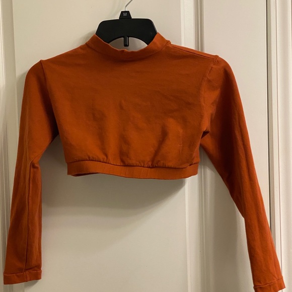 Moda Prima crop long sleeve top. - Picture 2 of 6